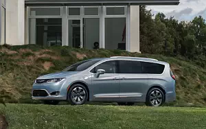 Chrysler Pacifica Hybrid      4K Ultra HD