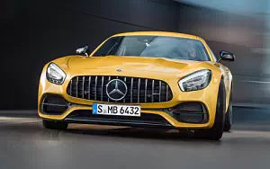 Mercedes-AMG GT S      4K Ultra HD