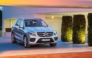 Mercedes-Benz GLE 500 e 4MATIC AMG Line      4K Ultra HD