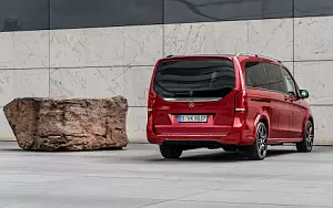 Mercedes-Benz V-class Designo Hyacinth Red Metallic      4K Ultra HD