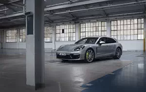 Porsche Panamera 4 E-Hybrid Sport Turismo      4K Ultra HD