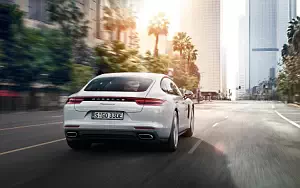 Porsche Panamera 4 E-Hybrid      4K Ultra HD