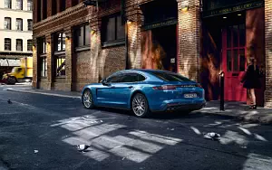 Porsche Panamera 4S      4K Ultra HD