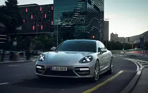 Porsche Panamera Turbo S E-Hybrid Executive      4K Ultra HD
