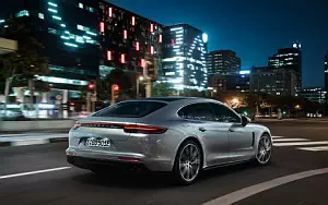 Porsche Panamera Turbo S E-Hybrid Executive      4K Ultra HD