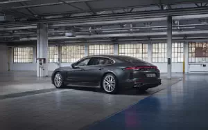 Porsche Panamera Turbo S E-Hybrid Executive      4K Ultra HD
