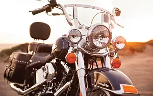 Harley-Davidson Heritage Softail Classic      4K Ultra HD