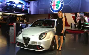 Девушка и автомобиль Alfa Romeo обои для рабочего стола 4K Ultra HD