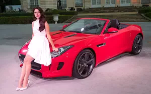 Девушка и автомобиль Jaguar обои для рабочего стола 4K Ultra HD