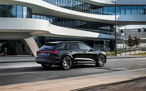 Audi SQ8 e-tron quattro      4K Ultra HD