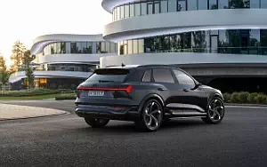 Audi SQ8 e-tron quattro      4K Ultra HD