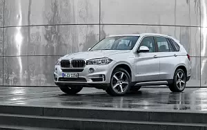 BMW X5 xDrive40e      4K Ultra HD