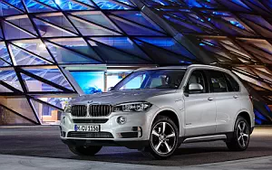 BMW X5 xDrive40e      4K Ultra HD