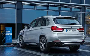 BMW X5 xDrive40e      4K Ultra HD