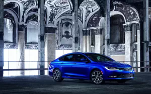 Chrysler 200S AWD      4K Ultra HD