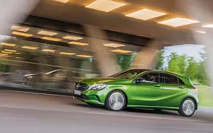 Mercedes-Benz A 220 d 4MATIC Style      4K Ultra HD