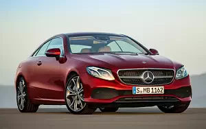 Mercedes-Benz E 220 d Coupe Avantgarde      4K Ultra HD