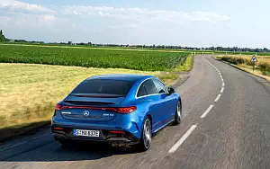 Mercedes-AMG EQE 53 4MATIC+ (Sodalite Blue Metallic)      4K Ultra HD