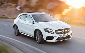 Mercedes-AMG GLA 45 4MATIC      4K Ultra HD