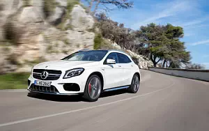 Mercedes-AMG GLA 45 4MATIC      4K Ultra HD