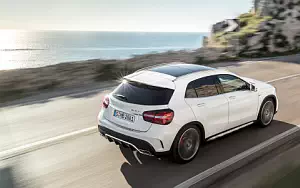 Mercedes-AMG GLA 45 4MATIC      4K Ultra HD