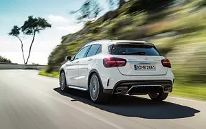 Mercedes-AMG GLA 45 4MATIC      4K Ultra HD