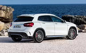 Mercedes-AMG GLA 45 4MATIC      4K Ultra HD