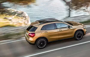 Mercedes-Benz GLA 220 d 4MATIC      4K Ultra HD