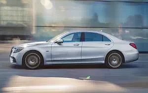 Mercedes-Benz S 560 e AMG Line      4K Ultra HD