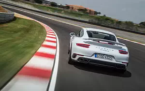 Porsche 911 Turbo S      4K Ultra HD