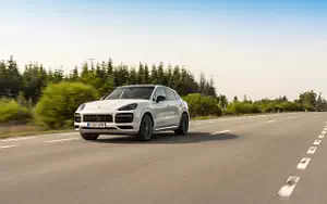 Porsche Cayenne Turbo S E-Hybrid Coupe      4K Ultra HD