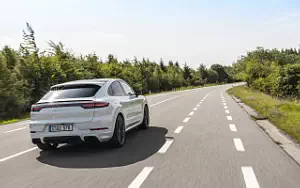 Porsche Cayenne Turbo S E-Hybrid Coupe      4K Ultra HD