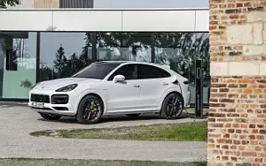 Porsche Cayenne Turbo S E-Hybrid Coupe      4K Ultra HD