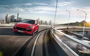 Porsche Cayenne GTS      4K Ultra HD