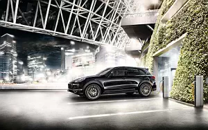 Porsche Cayenne S E-Hybrid Platinum Edition      4K Ultra HD