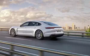 Porsche Panamera 4 E-Hybrid Executive      4K Ultra HD