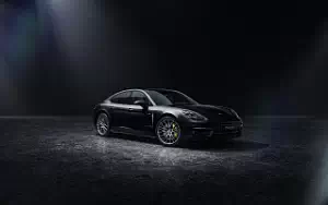 Porsche Panamera 4 E-Hybrid Platinum Edition      4K Ultra HD