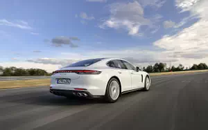 Porsche Panamera 4S E-Hybrid      4K Ultra HD