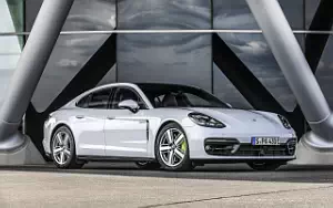 Porsche Panamera 4S E-Hybrid      4K Ultra HD