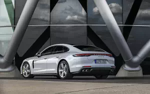 Porsche Panamera 4S E-Hybrid      4K Ultra HD