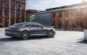 Porsche Panamera Turbo      4K Ultra HD