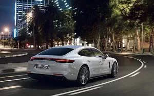 Porsche Panamera Turbo S E-Hybrid      4K Ultra HD