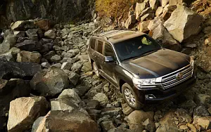 Toyota Land Cruiser 200 US-spec      4K Ultra HD