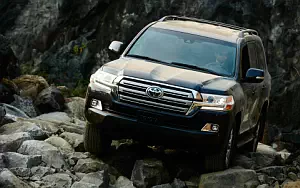 Toyota Land Cruiser 200 US-spec      4K Ultra HD