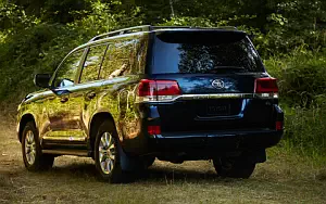 Toyota Land Cruiser 200 US-spec      4K Ultra HD