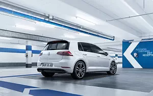 Volkswagen Golf GTE      4K Ultra HD