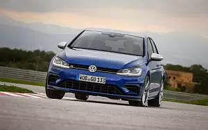 Volkswagen Golf R 5door      4K Ultra HD