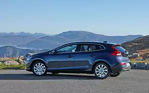 Volvo V40 D4      4K Ultra HD