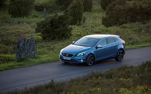 Volvo V40 R-Design      4K Ultra HD