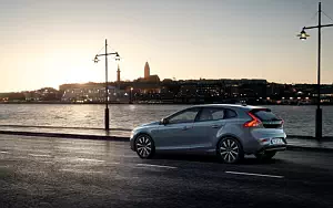 Volvo V40 T4 Momentum      4K Ultra HD